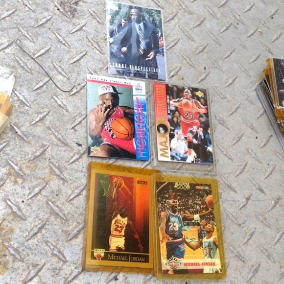 Micheal Jordan Cards - Picture 1 of 3